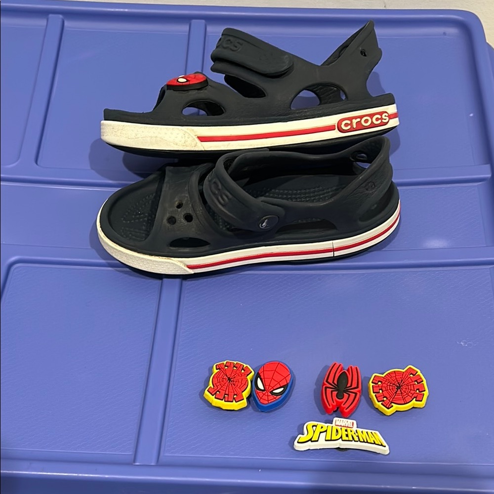CROCS Sandals with Adjustable Straps and Two-Tone Sole Spider-Man edition